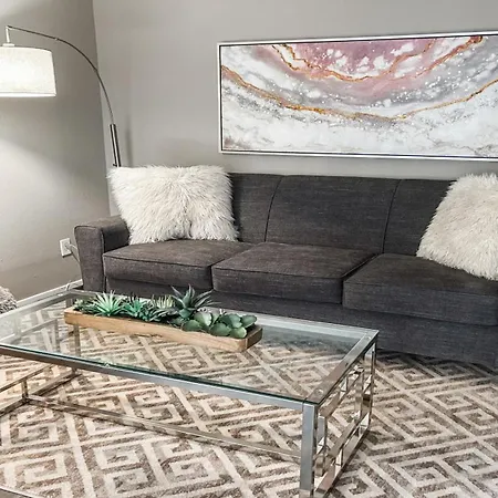 Charming 1Br Oasis, Private Patio & Resort Pool